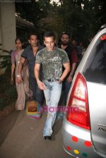 Salman Khan meets special kids at Veer Screening in Fun Republic, Mumbai on 22nd Jan 2010 (13).JPG